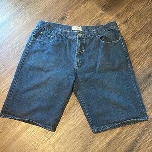 Men’s denim shorts by Courage Roughwear Men’s SZ 44